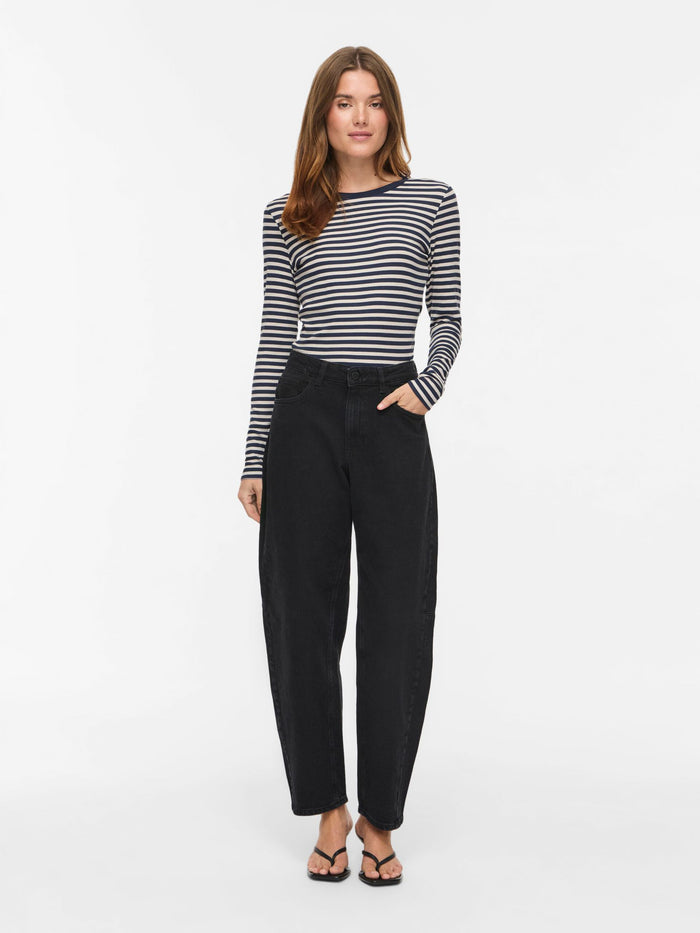 14118320 VIavera O Neck L/S Top