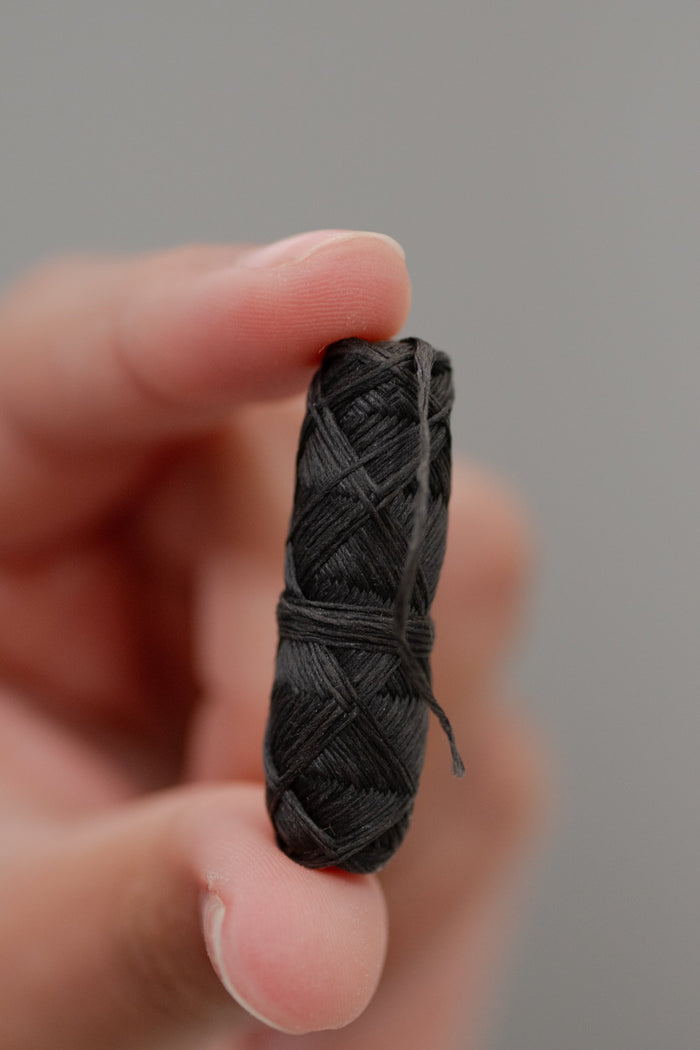 Charcoal Floss - Bamboo Holder - No Tox Life®
