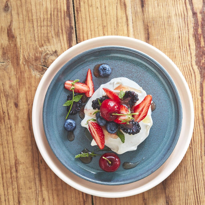 Emile Henry Large Plate - 25cm - Blue Flame / Ivory