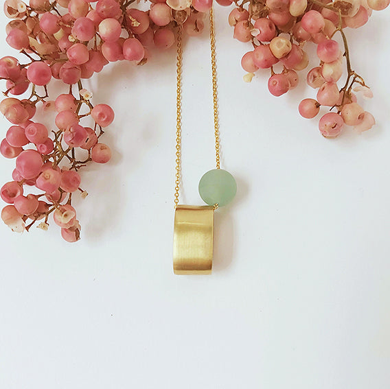 EPI17 Necklace Brass oval & Aventurine bead on 20" chain