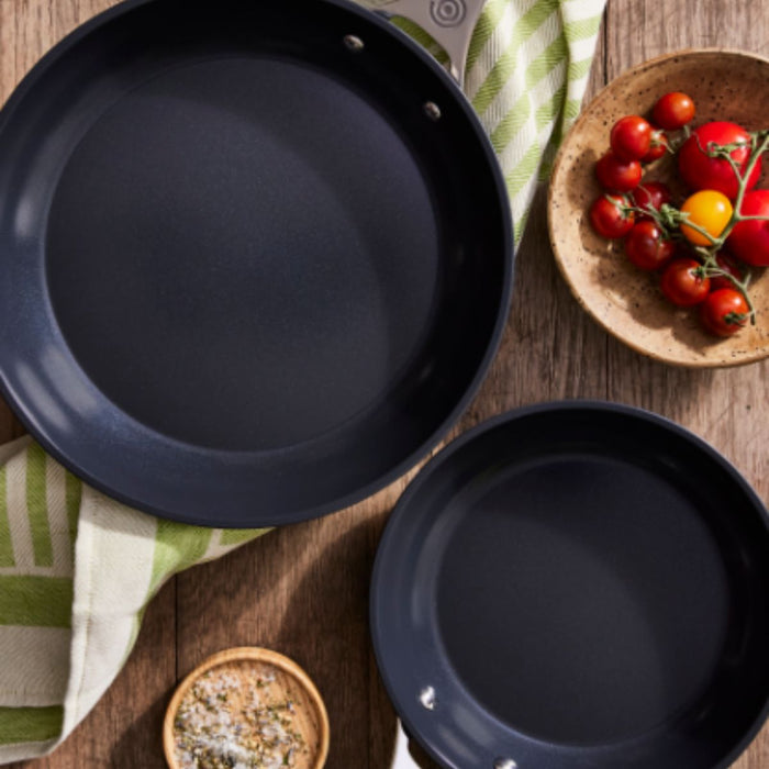 Le Creuset Essential Non-Stick Ceramic Shallow Frying Pan - 30cm
