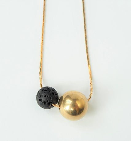 LIM09 Brass Ball & Lava Bead 18" brass chain