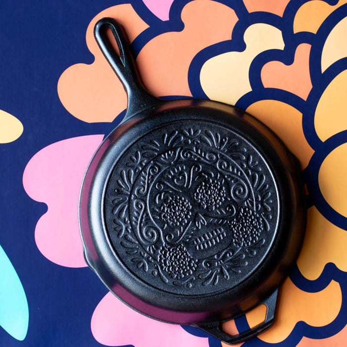 Lodge Cast Iron Sugar Skull Skillet 26cm x 5cm - Collectible Day of the Dead design