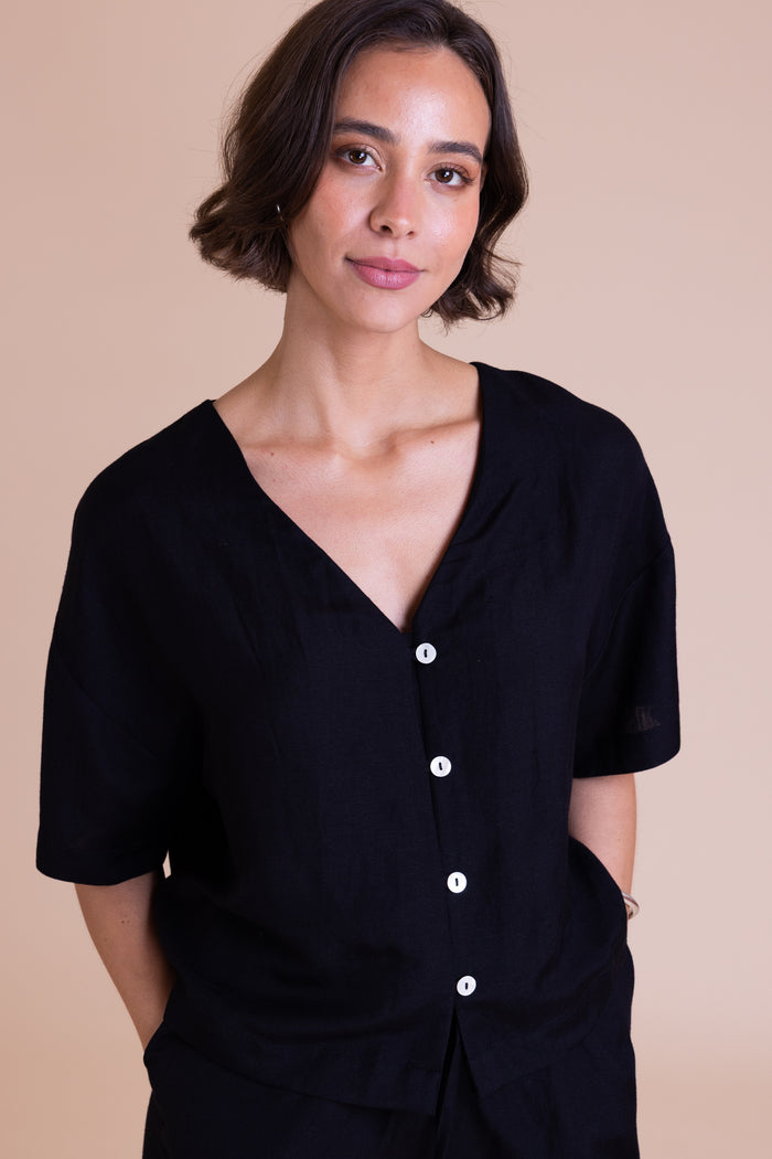 LV4295 V Neck Button Through Top