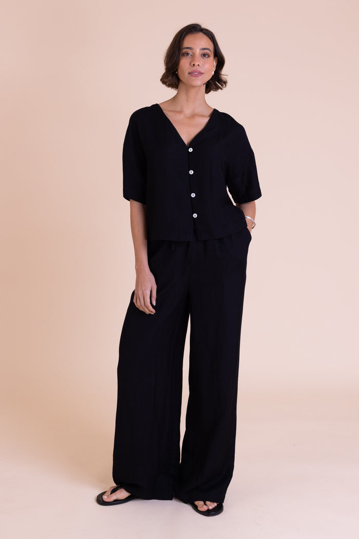 LV4295 V Neck Button Through Top