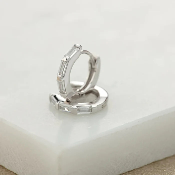SPESSS164 Baguette Huggie Clear Stones - SS