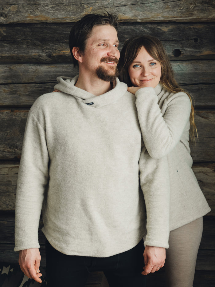 Ruskovilla unisex-mallinen dyyni villafleecehuppari miehen päällä, naisella dyyni villafleecetakki